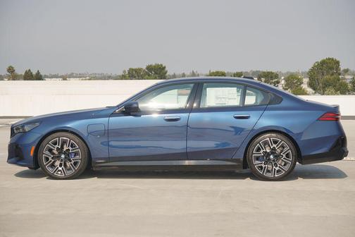 2026 BMW 550e 550e xDrive