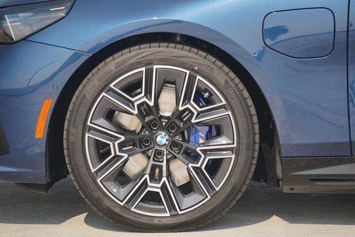 2026 BMW 550e 550e xDrive