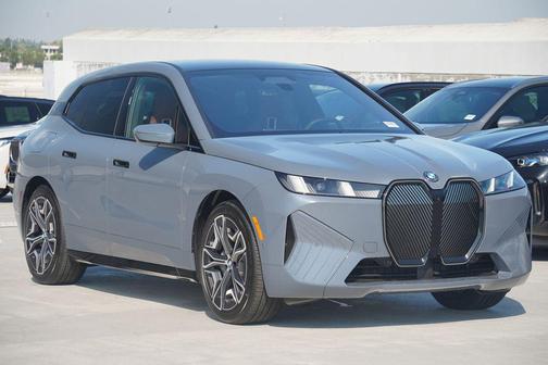 2026 BMW iX xDrive60