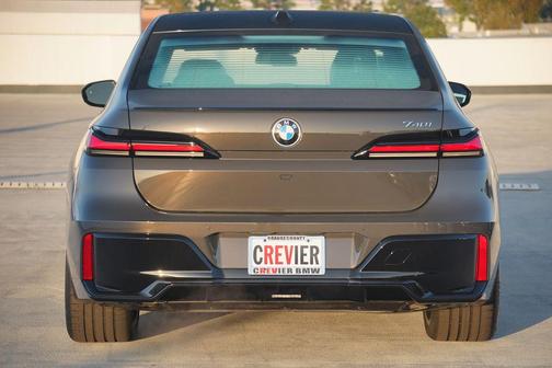 2026 BMW 740 740i