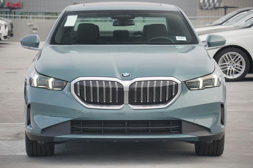 2025 BMW 530 530i