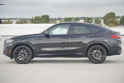 2025 BMW X4 xDrive30i