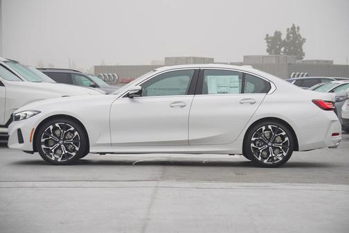 2025 BMW 330 i