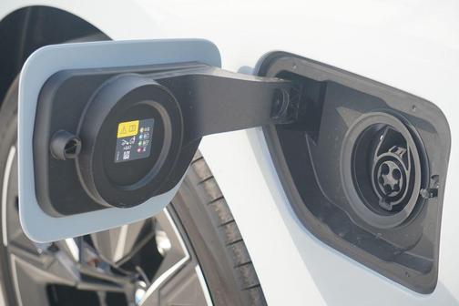 2026 BMW 750e i xDrive