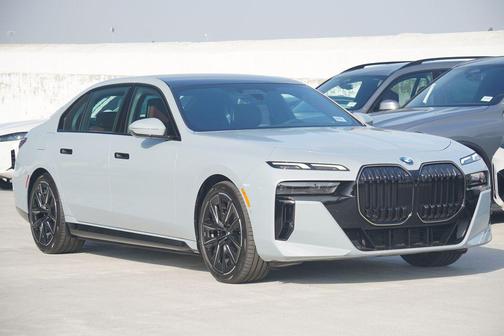 2026 BMW 750e i xDrive