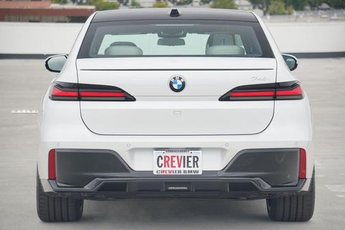 2025 BMW 740 i