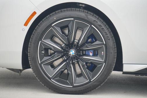 2025 BMW 740 i