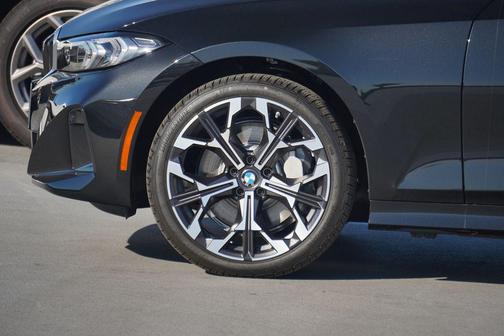 2025 BMW 330 i