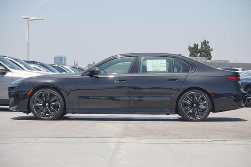 2025 BMW 750e i xDrive