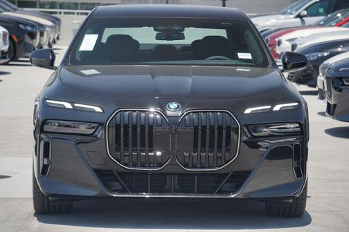 2025 BMW 750e i xDrive