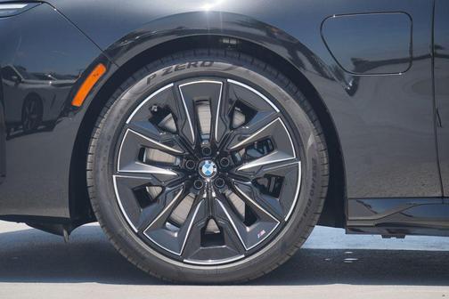 2025 BMW 750e i xDrive