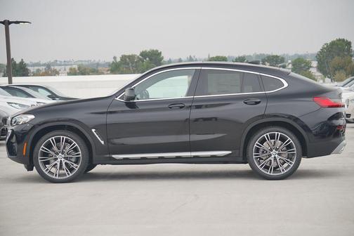 2025 BMW X4 xDrive30i