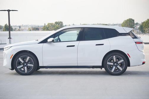 2026 BMW iX xDrive45