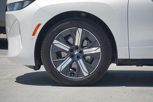 2026 BMW iX xDrive60