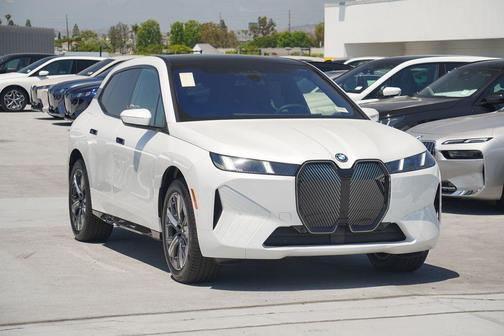 2026 BMW iX xDrive60