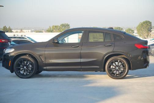 2025 BMW X4 xDrive30i