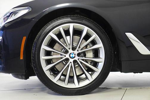 2022 BMW 530 i