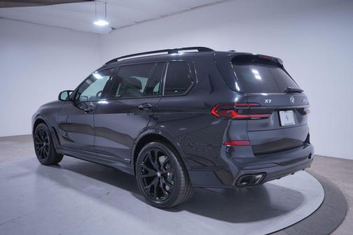 2026 BMW X7 M60i