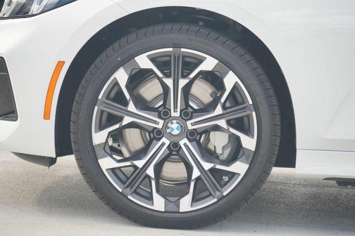 2026 BMW 330 i xDrive