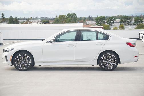 2026 BMW 330 i xDrive