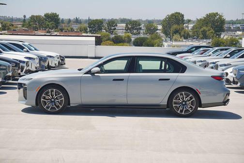 2025 BMW 760 i xDrive