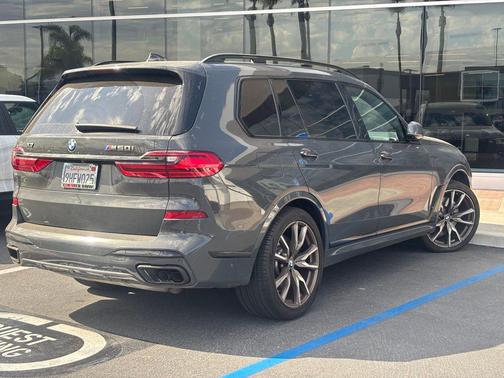2022 BMW X7 M50i