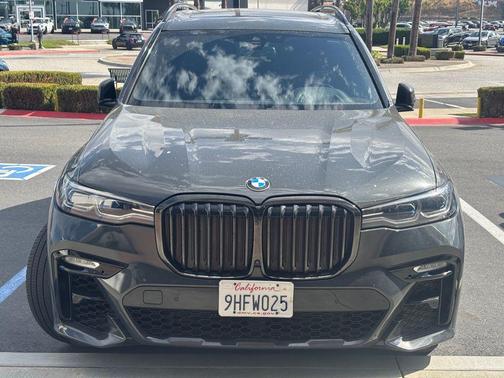 2022 BMW X7 M50i