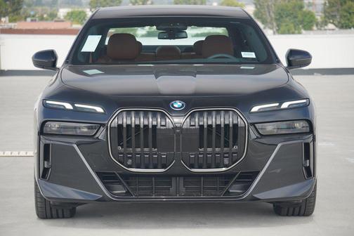 2025 BMW 750e i xDrive