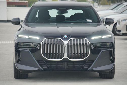 2026 BMW 740 i