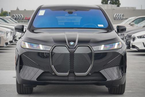2026 BMW iX xDrive60