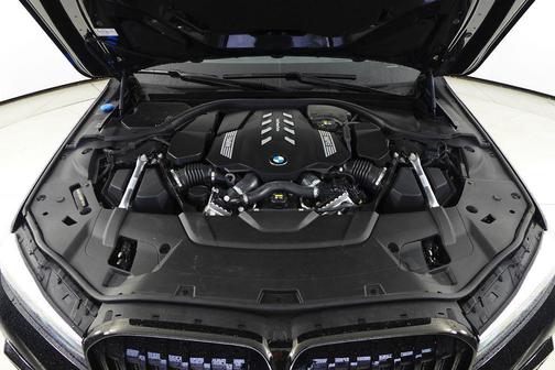 2021 BMW 750 i xDrive