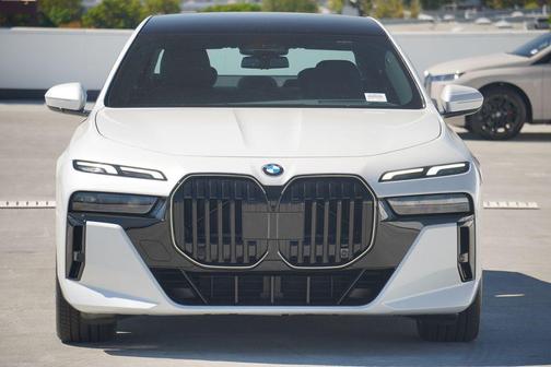 2026 BMW 740 i