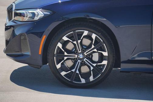 2025 BMW 330 i