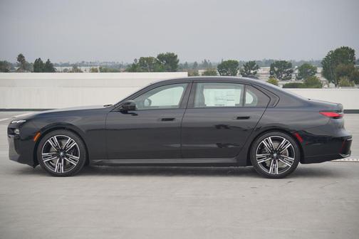 2026 BMW 740 i