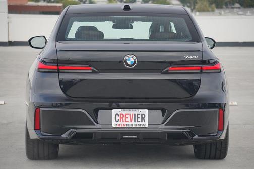 2026 BMW 740 i