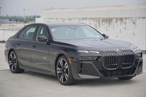 2026 BMW 740 i