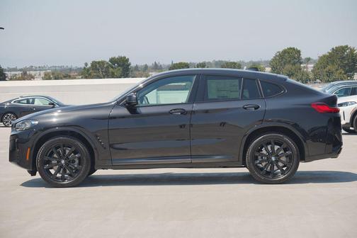2025 BMW X4 xDrive30i