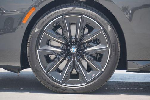 2025 BMW 760 i xDrive