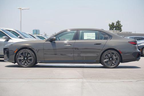 2025 BMW 760 i xDrive
