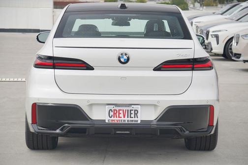 2026 BMW 740 i