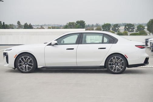 2026 BMW 740 i
