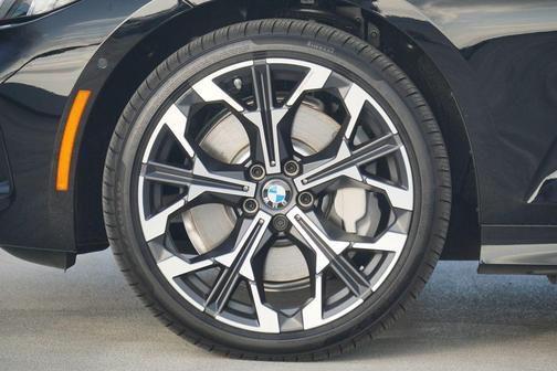 2025 BMW 330 i