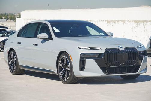 2026 BMW 740 740i