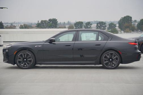 2026 BMW i7 M70