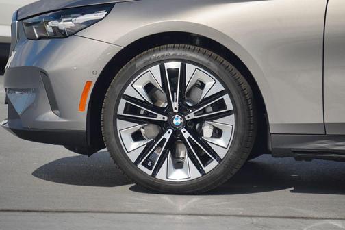 2025 BMW 530 i