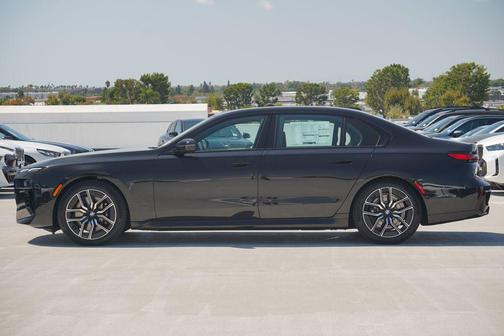 2026 BMW 740 i