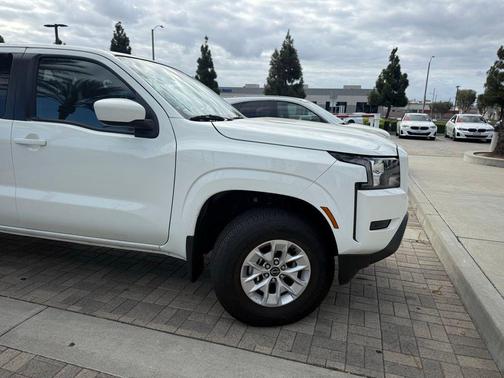 2024 Nissan Frontier SV