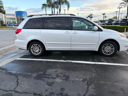 2010 Toyota Sienna XLE