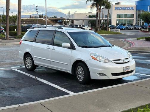 2010 Toyota Sienna XLE