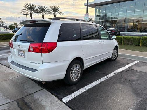 2010 Toyota Sienna XLE